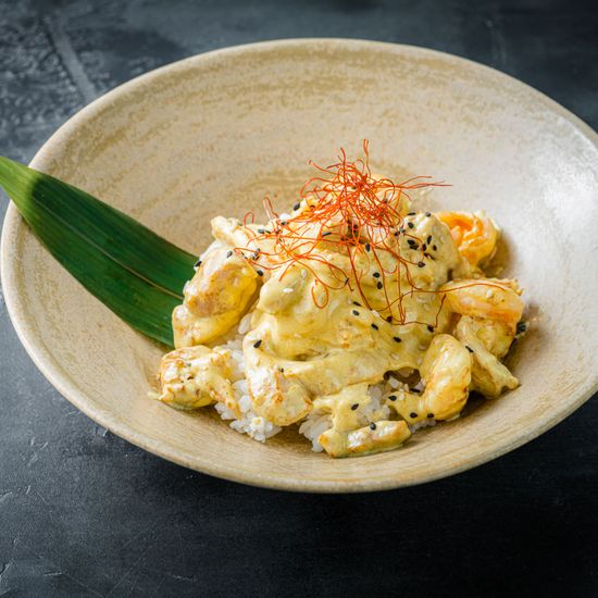 Рис с креветками и курицей в сливочном соусе карри