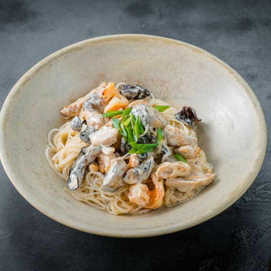 Стеклянная лапша с креветками и курицей