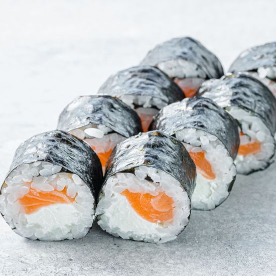 Лосось и сливочный сыр ролл