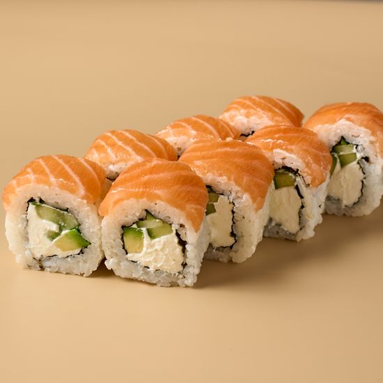 Филадельфия с авокадо и огурцом