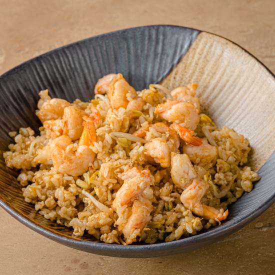 Жареный рис с креветками