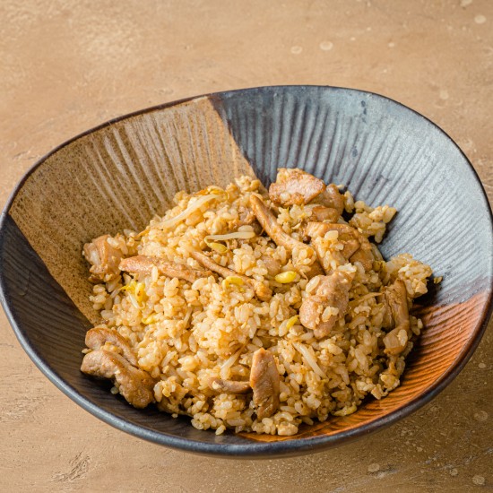 Жареный рис с курицей