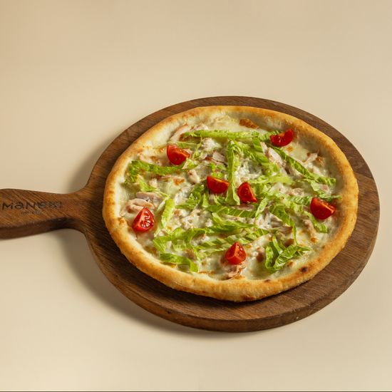 Пицца с курицей и моцареллой