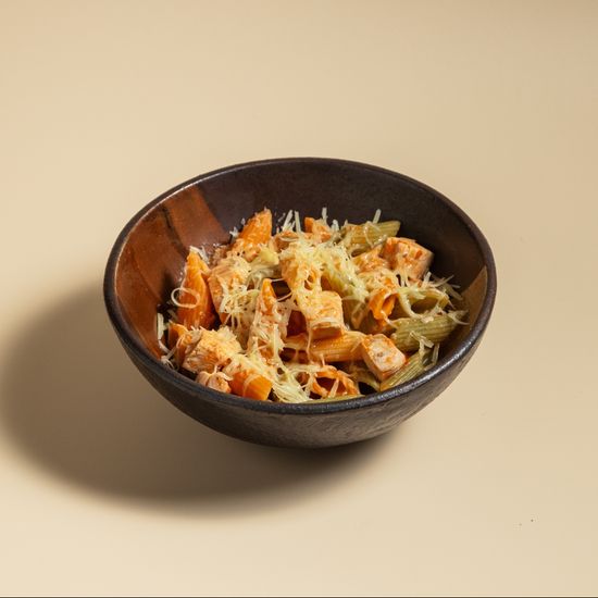 Пенне с курочкой в томатном соусе