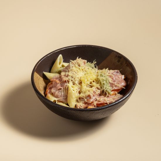 Пенне с ветчиной в сливочном соусе