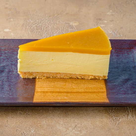 Манговый чизкейк под желе из тропических фруктов