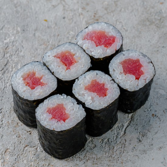 Ролл с тунцом