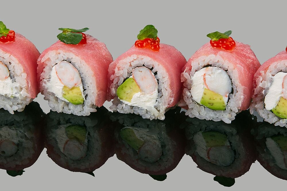 Ролл "Тунец креветка авокадо"