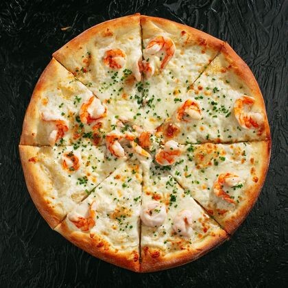 Пицца "Королевская креветка и творожным сыр"