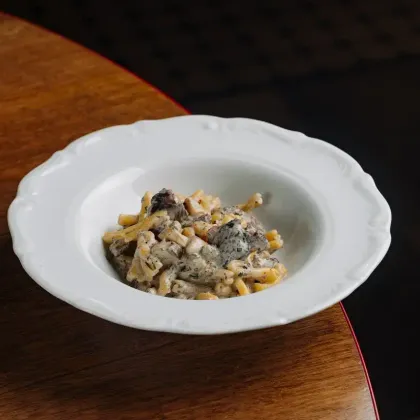 Казаречче с томленой говядиной и белыми грибами