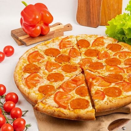 Пепперони с томатами