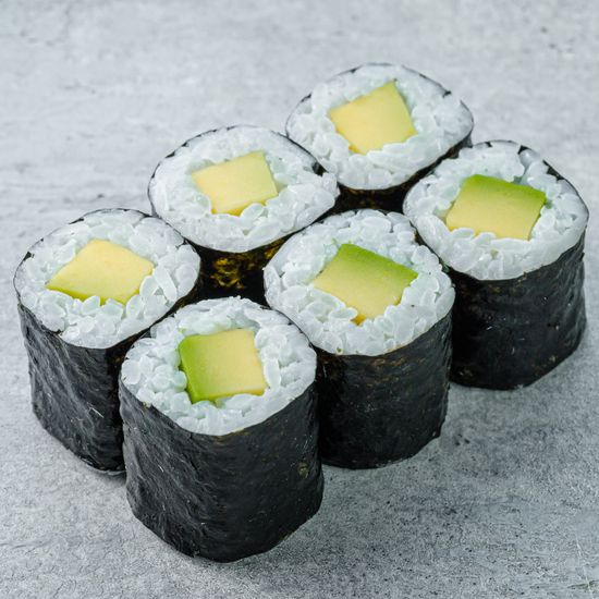 Ролл с авокадо