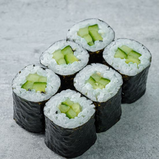 Ролл с огурцом