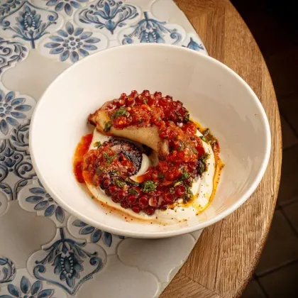 Осьминог, томат, фава