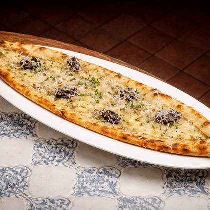 Пиде с трюфелем и сморчками