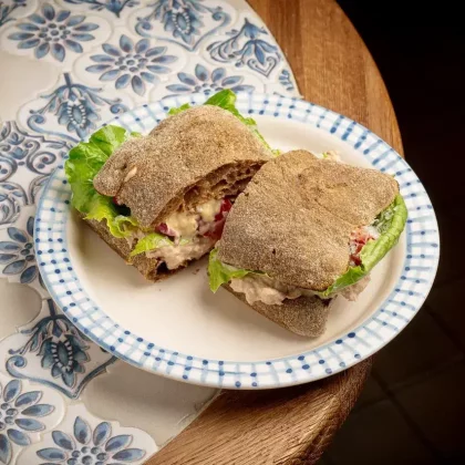 Сендвич с тунцом Грис