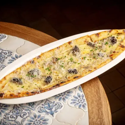 Пиде с трюфелем и сморчками