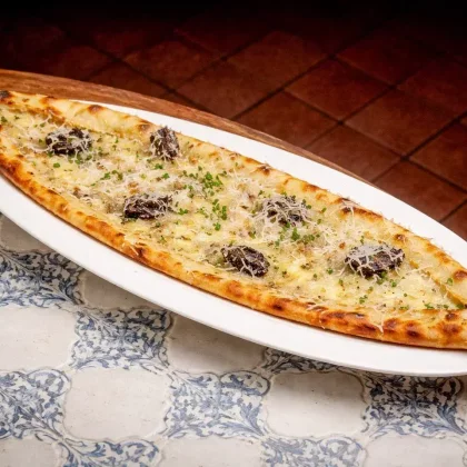 Пиде с трюфелем и сморчками