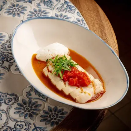 Кальмар, лабне, томаты