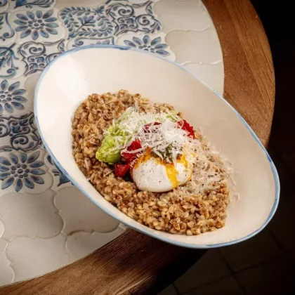 Греча, авокадо, яйцо пашот