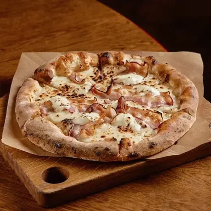 Пицца с маскарпоне и беконом