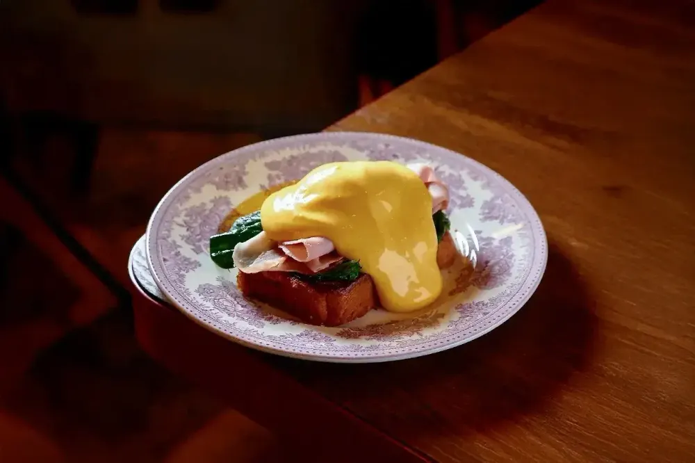 Яйцо Бенедикт с ветчиной