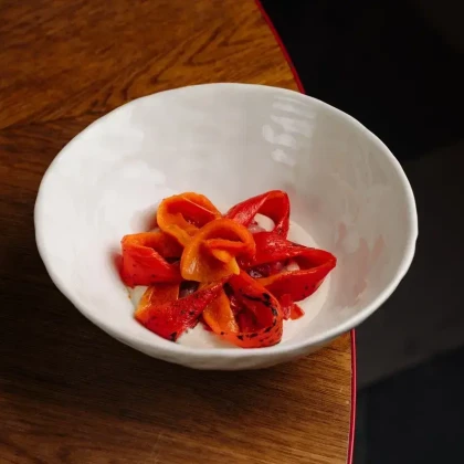 Печёный перец "Рамиро" с тунцом и соусом тоннато