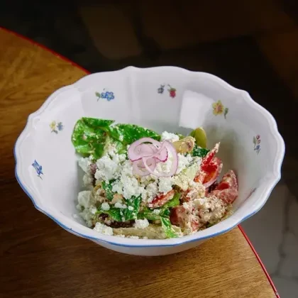 Греческий салат с сыром брынза