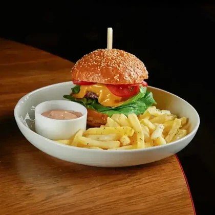 Бургер с говяжьей котлетой