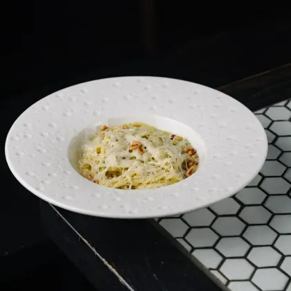 Спагетти четыре сыра с соусом песто