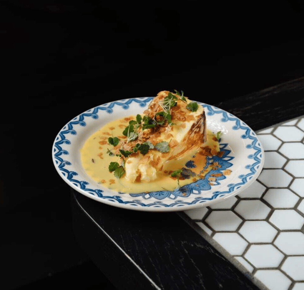 Баскский чизкейк с соусом Сабайон