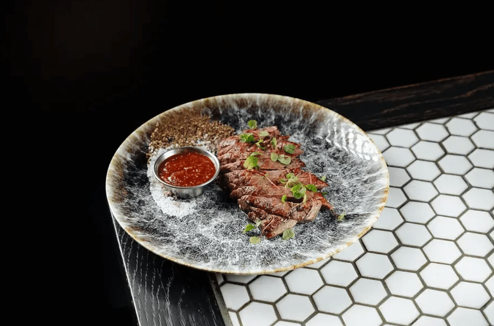 Стейк Фланк сухого вызревания с бейби картофелем