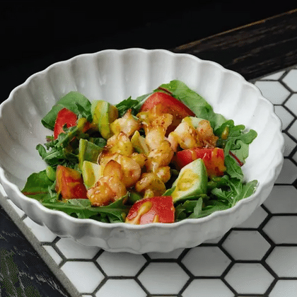 Салат с креветками и манговой заправкой