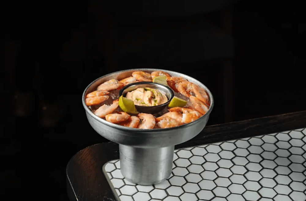 Плато из креветок с азиатским соусом