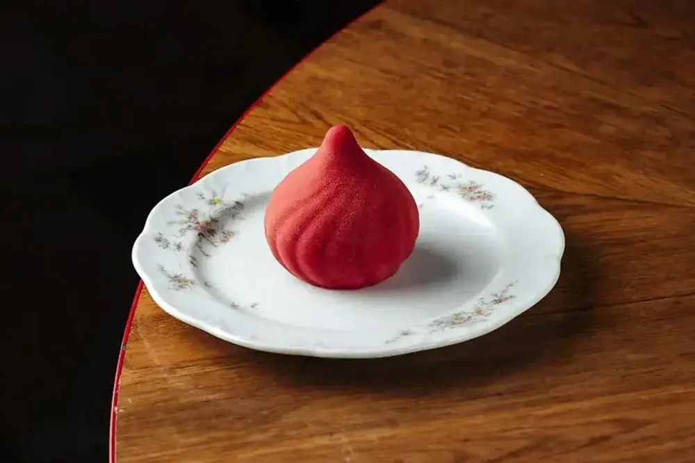 Шоколад, малина, розовый перец - корпусное пирожное