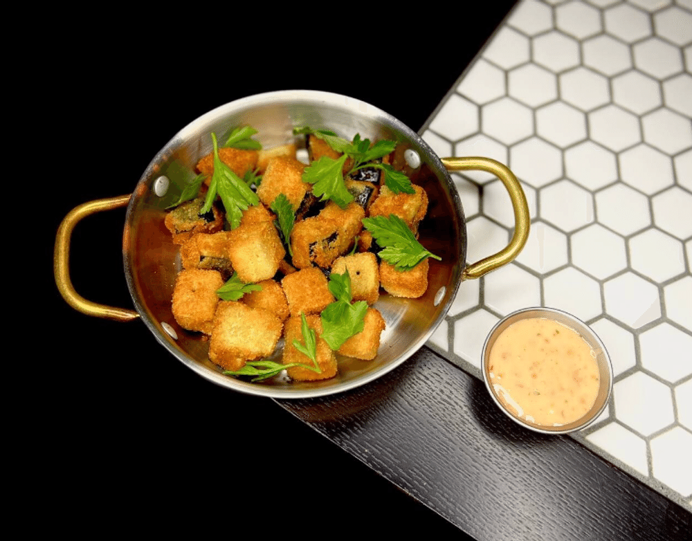 Хрустящий баклажан с соусом Чимай