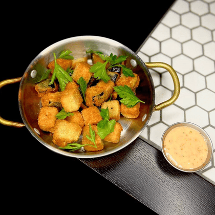 Хрустящий баклажан с соусом Чимай