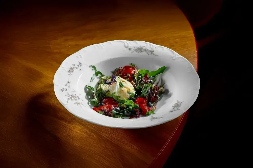 Буррата с вареньем из томатов