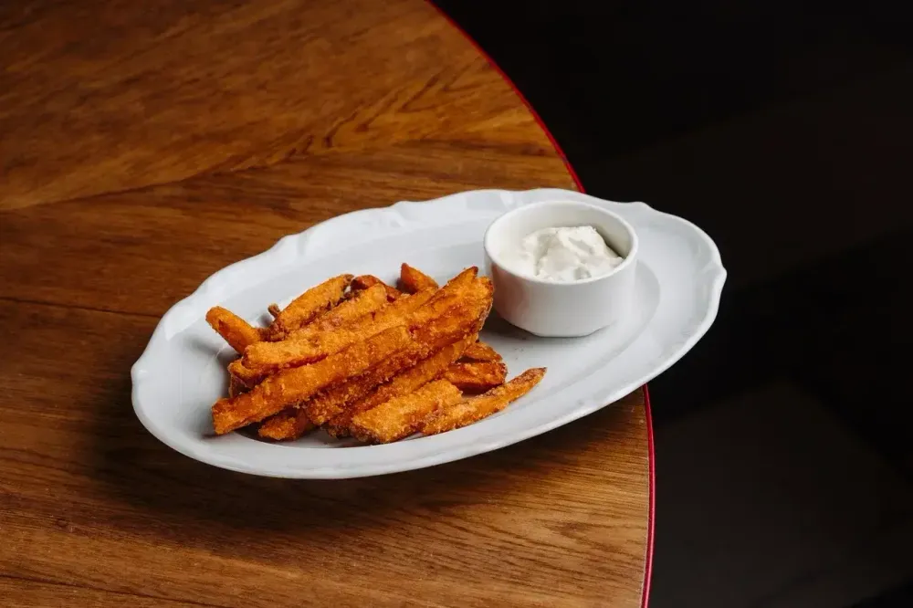 Батат фри с сырным соусом