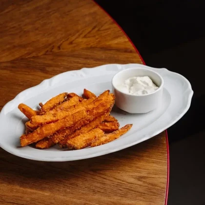 Батат фри с сырным соусом