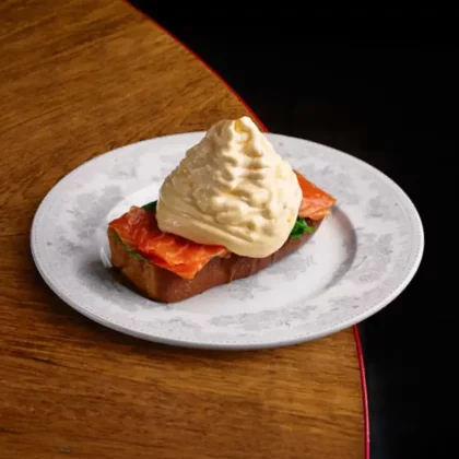 Яйцо Бенедикт с лососем