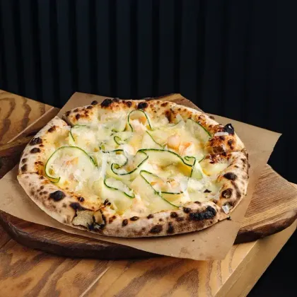 Пицца с креветками и цукини