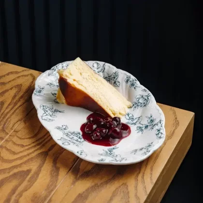 Баскский чизкейк с вишней