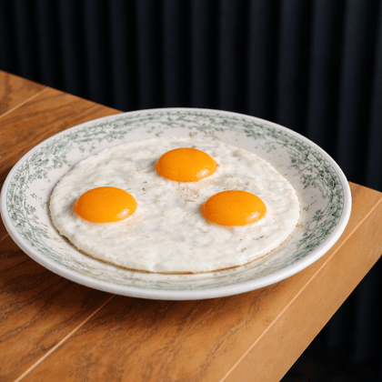 Глазунья из трех яиц