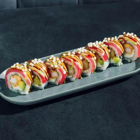 Ролл тунец-фисташка