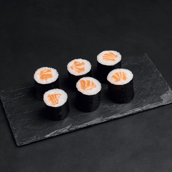 Маки с лососем