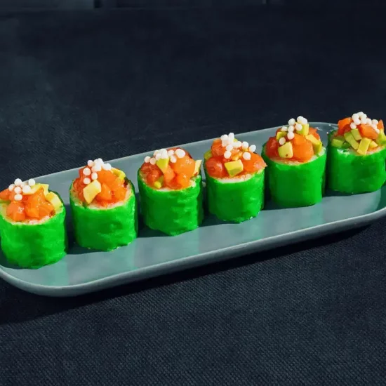 Ролл тар-тар лосось и манго