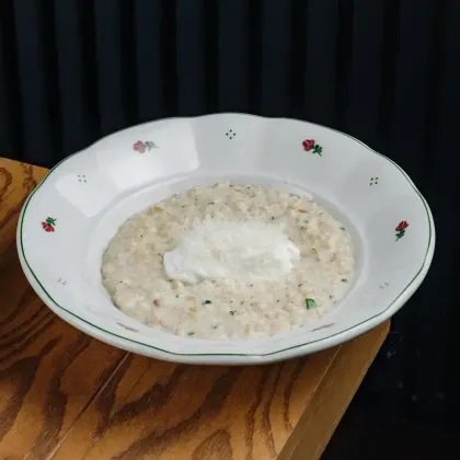 Каша четыре злака с пармезаном и яйцом пашот