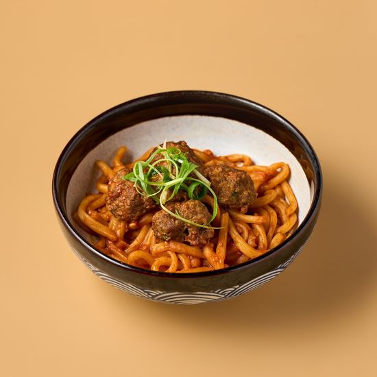 Лапша с фрикадельками и томатным соусом