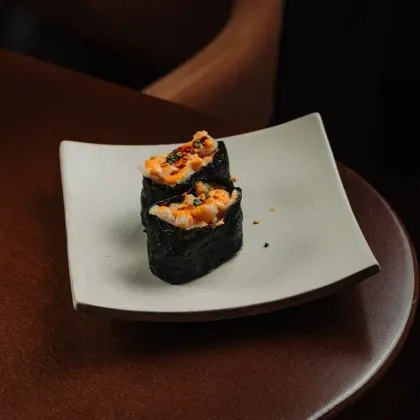 Суши гункан с гребешком